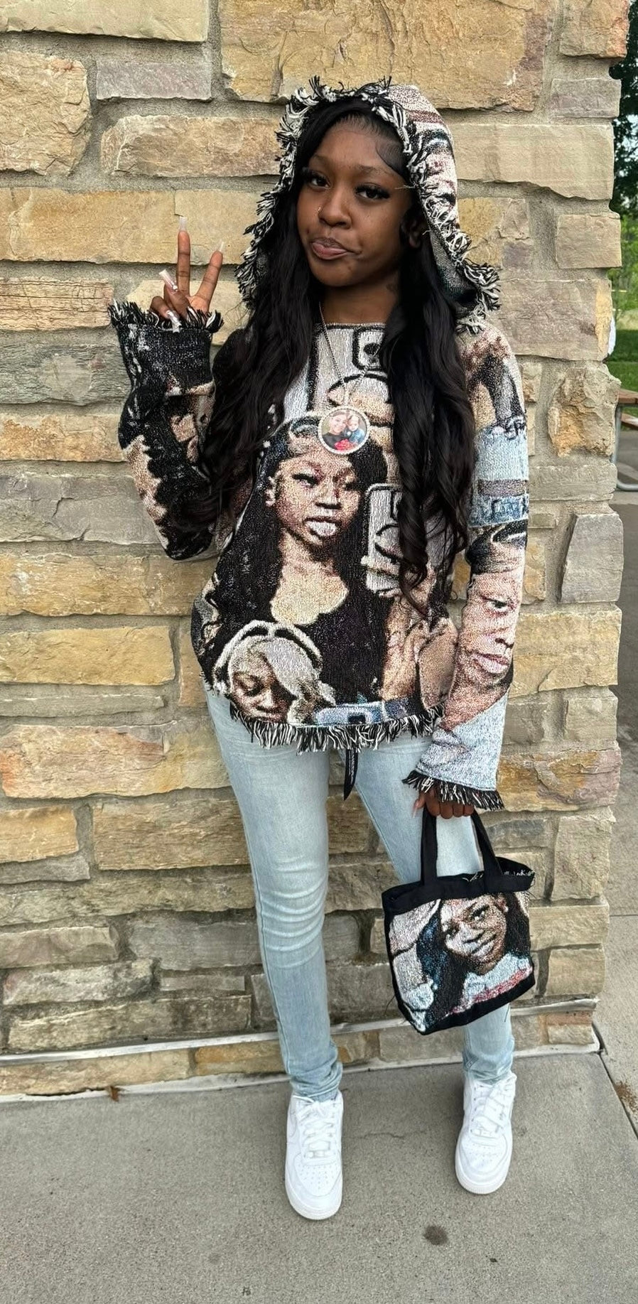 Picture tapestry sweater